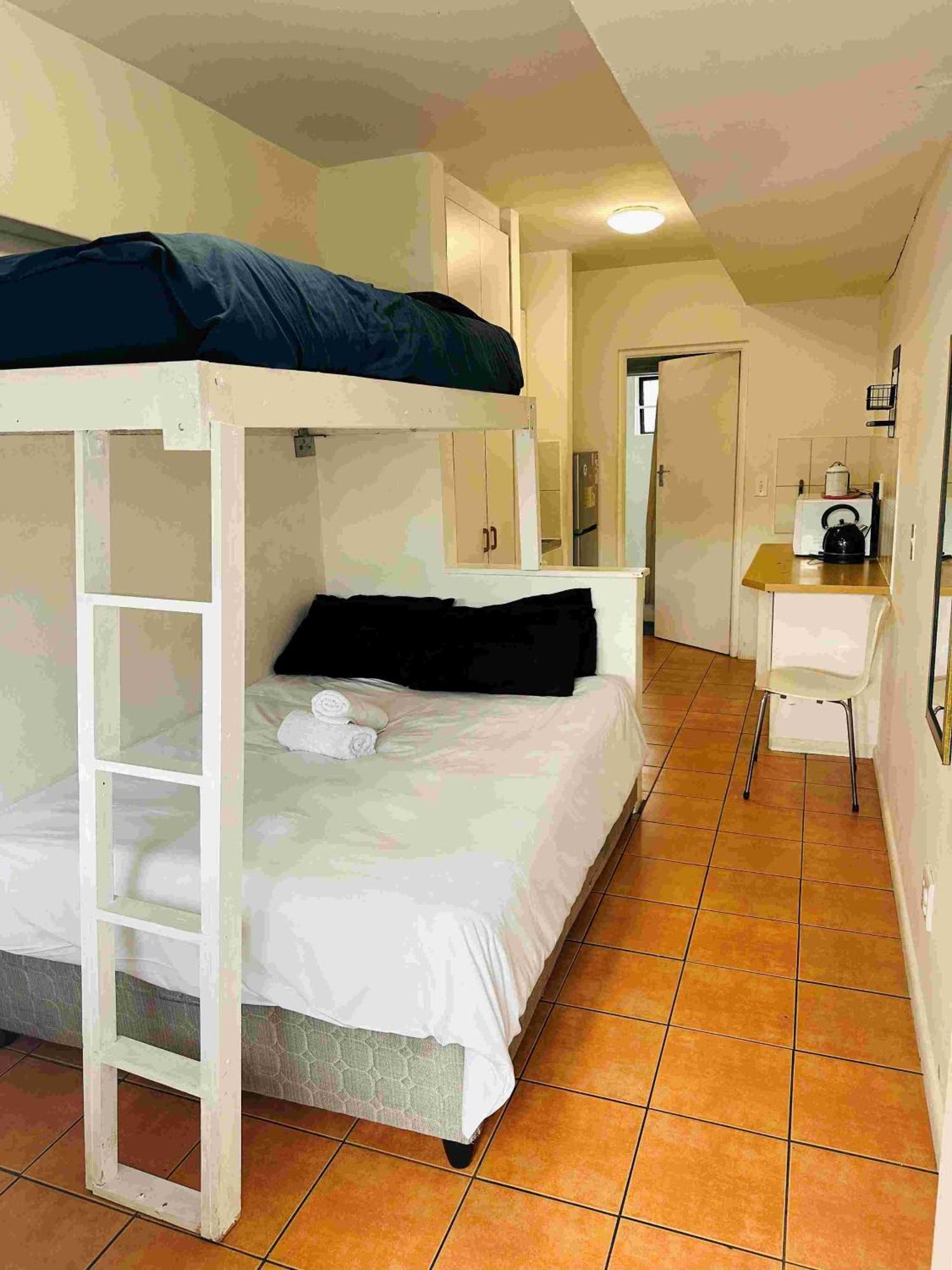 Green Elephant Backpackers Cape Town Exterior photo
